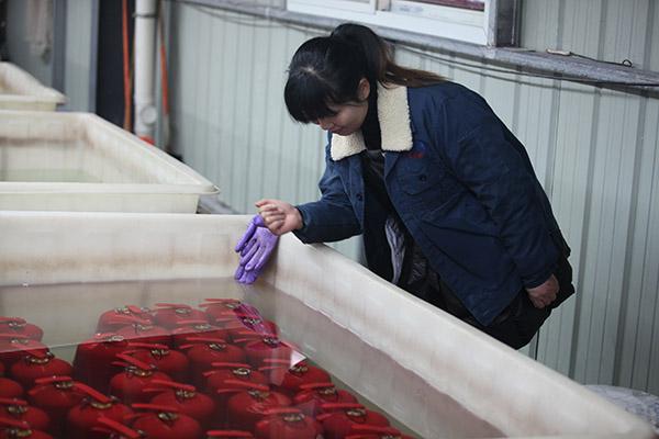 Nh&agrave; m&aacute;y b&aacute;n trực tiếp b&igrave;nh chữa ch&aacute;y bột kh&ocirc; 4kg được chứng nhận BSI EN3 9