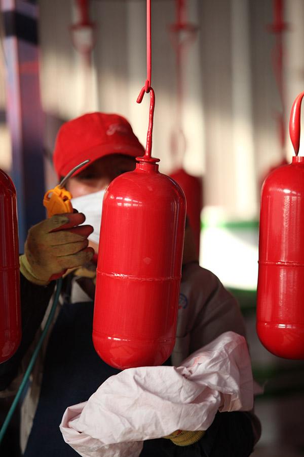 Nh&agrave; m&aacute;y b&aacute;n trực tiếp b&igrave;nh chữa ch&aacute;y bột kh&ocirc; 4kg được chứng nhận BSI EN3 7